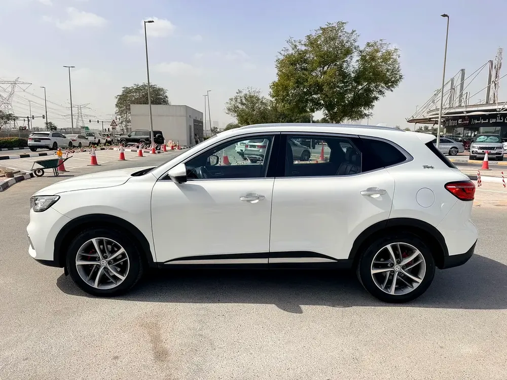 MG HS TROPHY FULL OPTION GCC SPECS SINGLE OWNER - Image 5