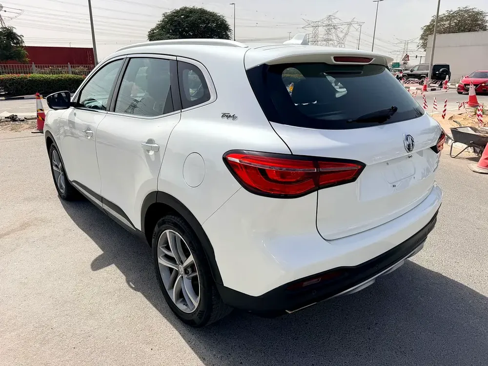 MG HS TROPHY FULL OPTION GCC SPECS SINGLE OWNER - Image 8