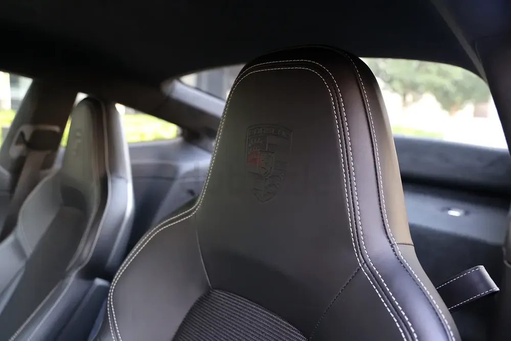 GT3 Touring | PTS Colour | Full Service History - Image 13