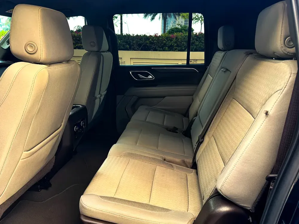 2023 Chevrolet Suburban LS 4WD | GCC | Agency Service - Image 10