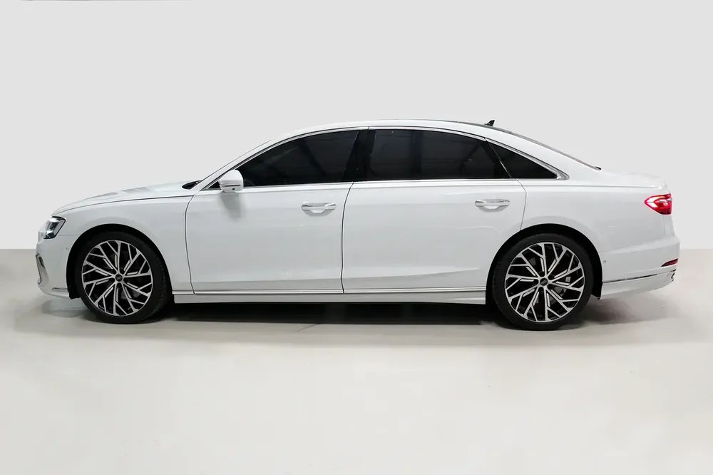 Audi A8L 55 TFSI Quattro - 2023 - Image 17