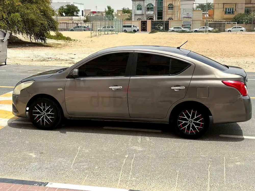 Nissan sunny - Image 4