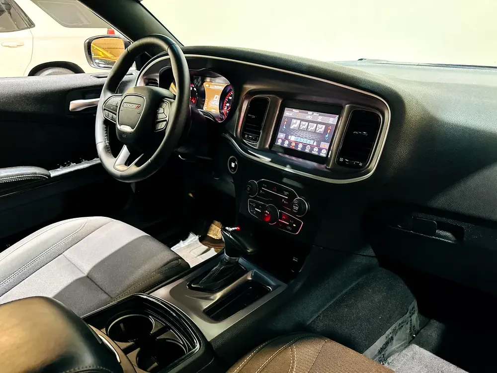 Dodge Charger 2020/SXT/V6 3.6L/Warranty - Image 14