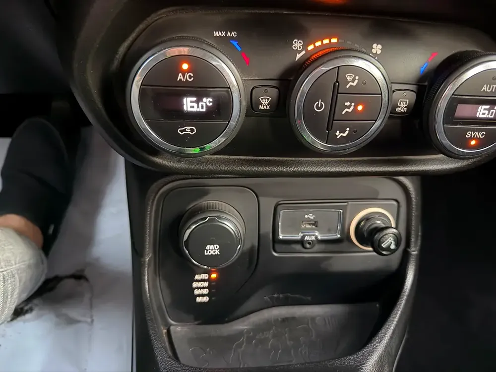Jeep Renegade Limited Full Option 2015 Low Mileage Red In Excellent Condition - Image 16