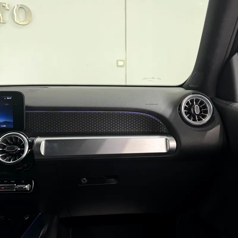 2025 Mercedes-Benz GLB 250 - American Specs - Brand New Condition - Image 8