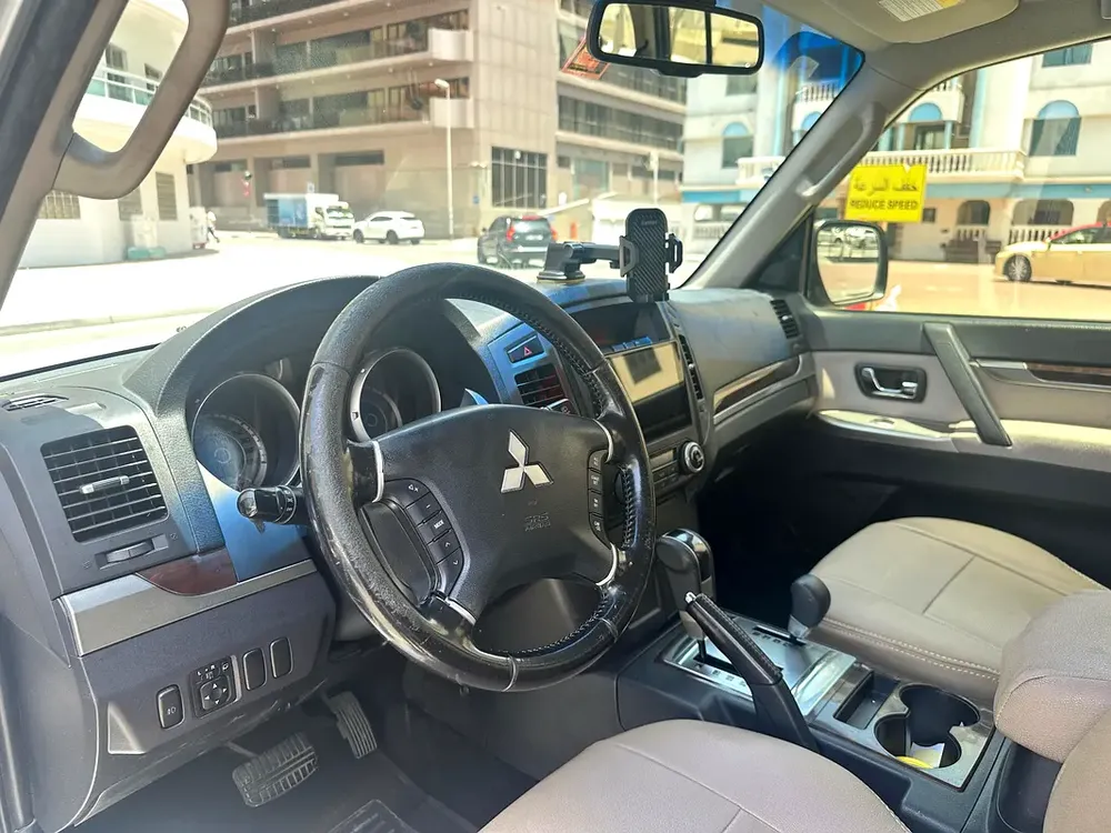 Mitsubishi Pajero GLS 2012 - GCC Specs - Well Maintained - Image 11
