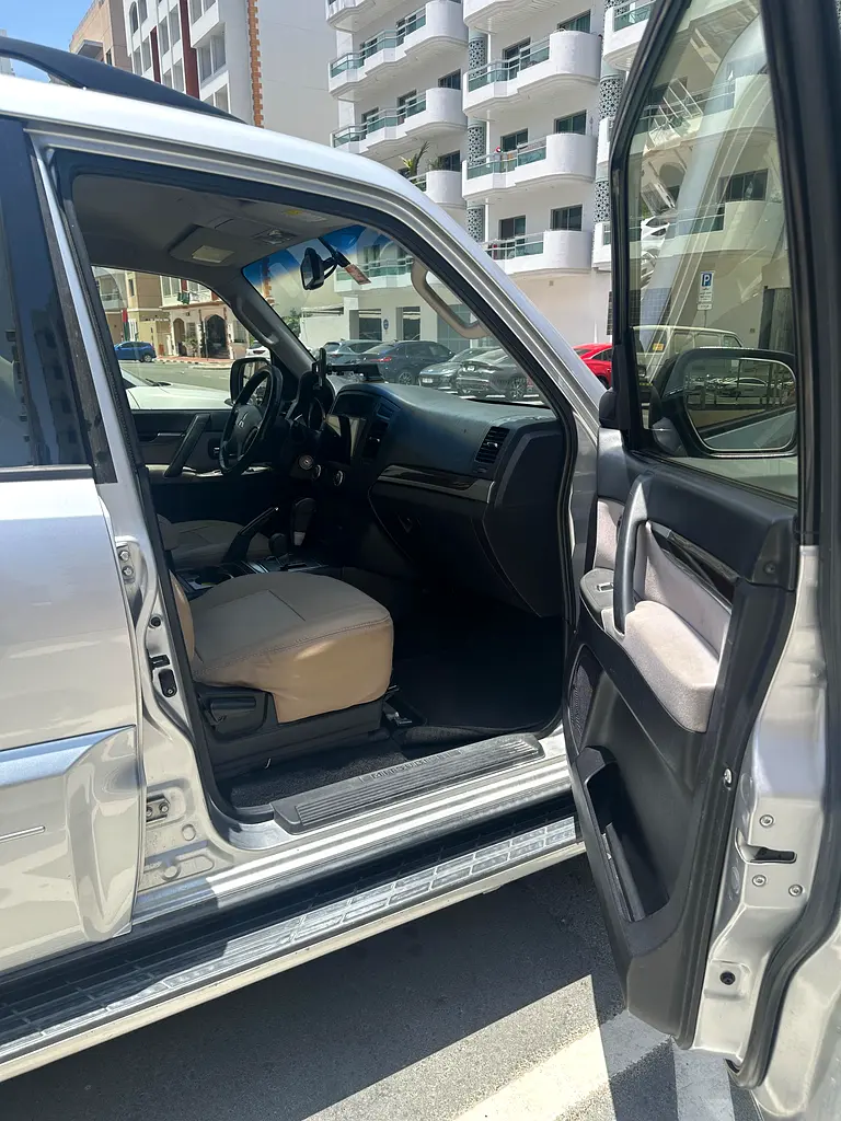 Mitsubishi Pajero GLS 2012 - GCC Specs - Well Maintained - Image 12