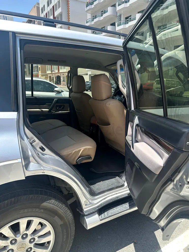 Mitsubishi Pajero GLS 2012 - GCC Specs - Well Maintained - Image 13