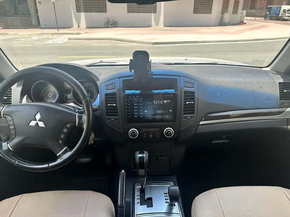 Mitsubishi Pajero GLS 2012 - GCC Specs - Well Maintained - Image 7