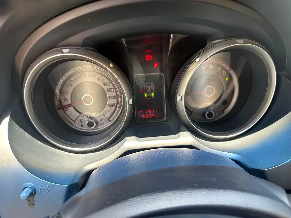 Mitsubishi Pajero GLS 2012 - GCC Specs - Well Maintained - Image 8