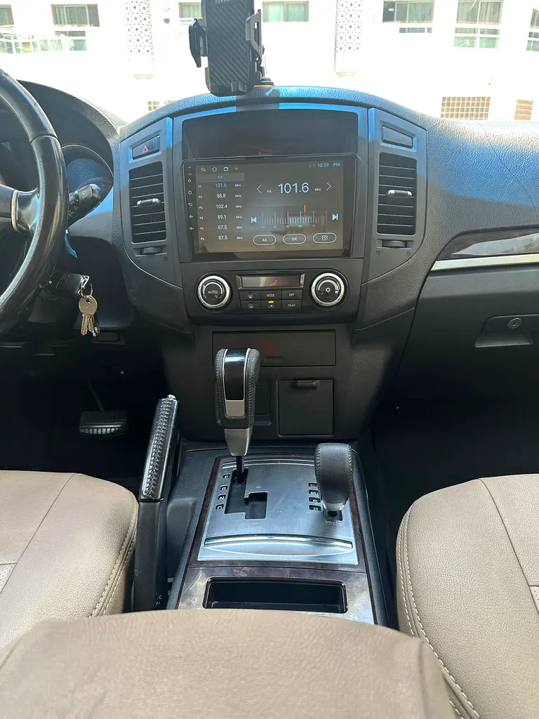 Mitsubishi Pajero GLS 2012 - GCC Specs - Well Maintained - Image 9