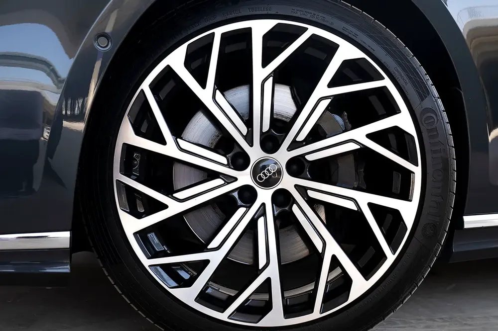 Audi A8L 55 TFSI Quattro - 2023 - Image 16