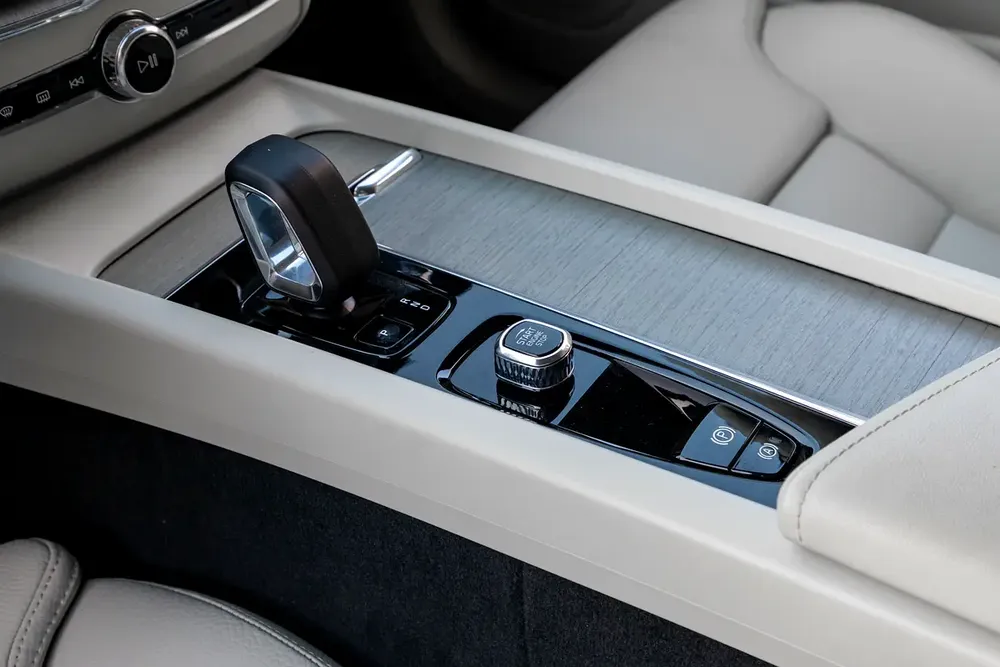 2,292 P.M |  XC60 B5 Plus Bright AWD | 0% Downpayment | 2029 WARRANTY! - Image 10