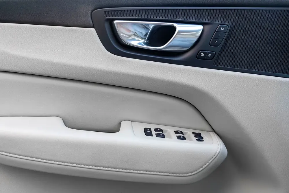 2,292 P.M |  XC60 B5 Plus Bright AWD | 0% Downpayment | 2029 WARRANTY! - Image 13