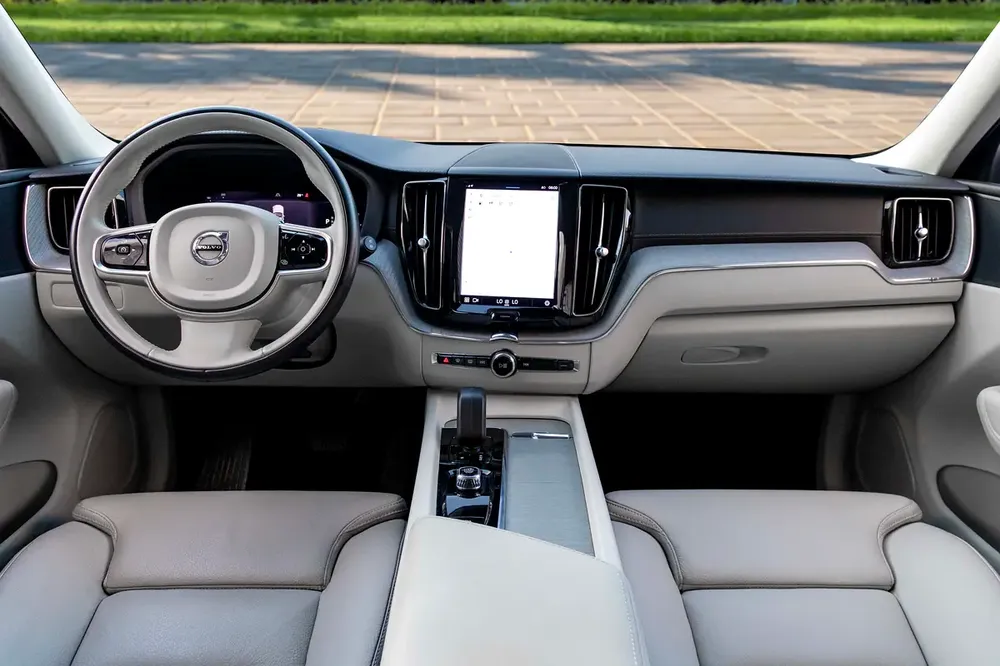 2,292 P.M |  XC60 B5 Plus Bright AWD | 0% Downpayment | 2029 WARRANTY! - Image 8