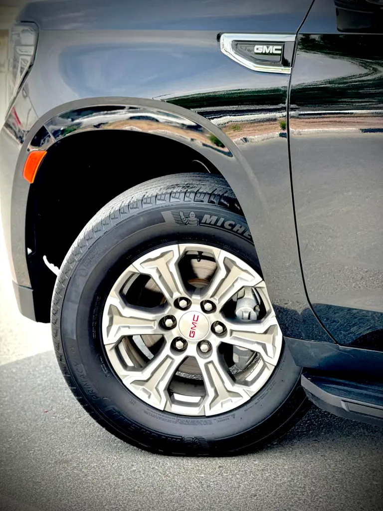 GMC Yukon SLE  | GCC Specs | 5.3L V8 | 7/8 Seater |   | Perfect Family Car - Image 8