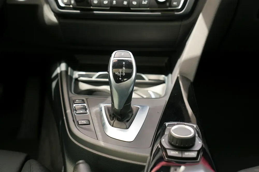BMW 4-Series 420i SPORT LINE 2017 GCC Specs - Image 13