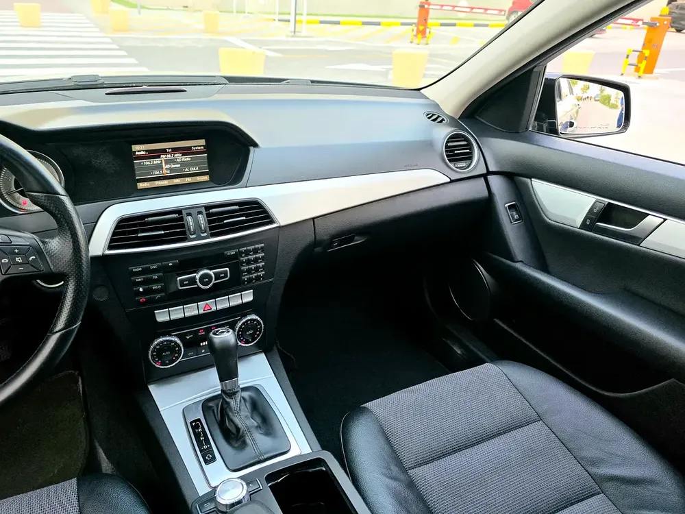 Mercedes-Benz C200 2014 ( Single Owner ) 1.8L- 4 Cylinder | 2 Keys | Full Service History | GCC Spec - Image 17
