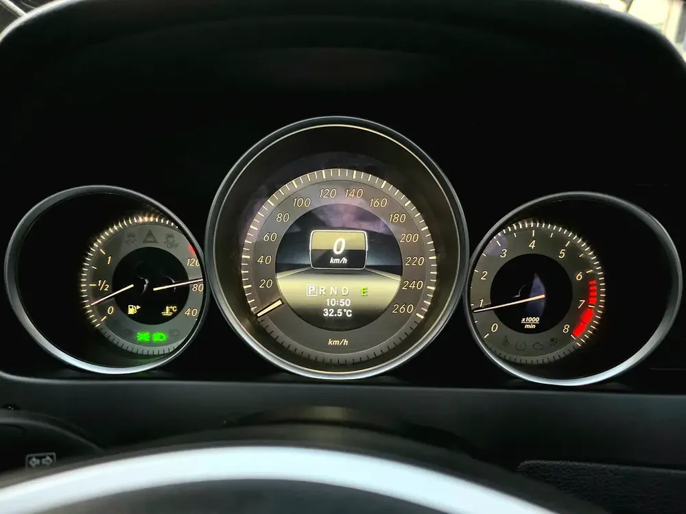 Mercedes-Benz C200 2014 ( Single Owner ) 1.8L- 4 Cylinder | 2 Keys | Full Service History | GCC Spec - Image 19