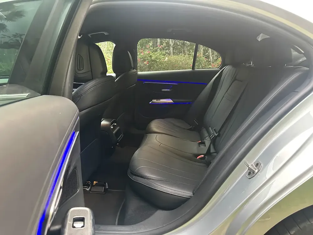 2024 Mercedes-Benz E300de | Plug-in Hybrid (Diesel + Electric) | 308 HP | Excellent Condition - Image 13