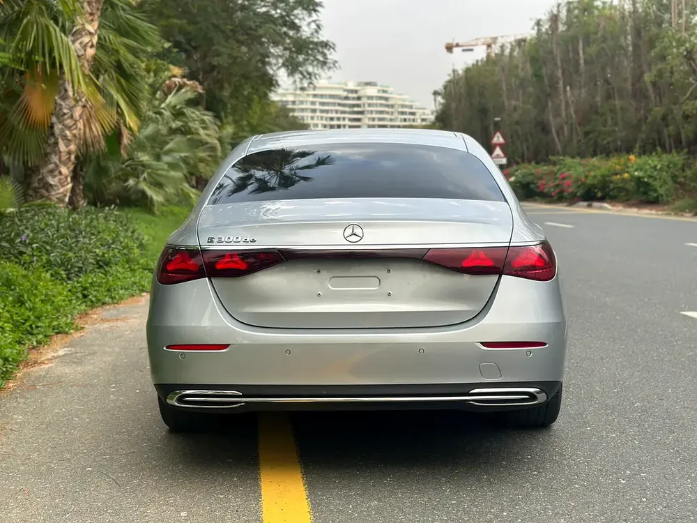 2024 Mercedes-Benz E300de | Plug-in Hybrid (Diesel + Electric) | 308 HP | Excellent Condition - Image 5