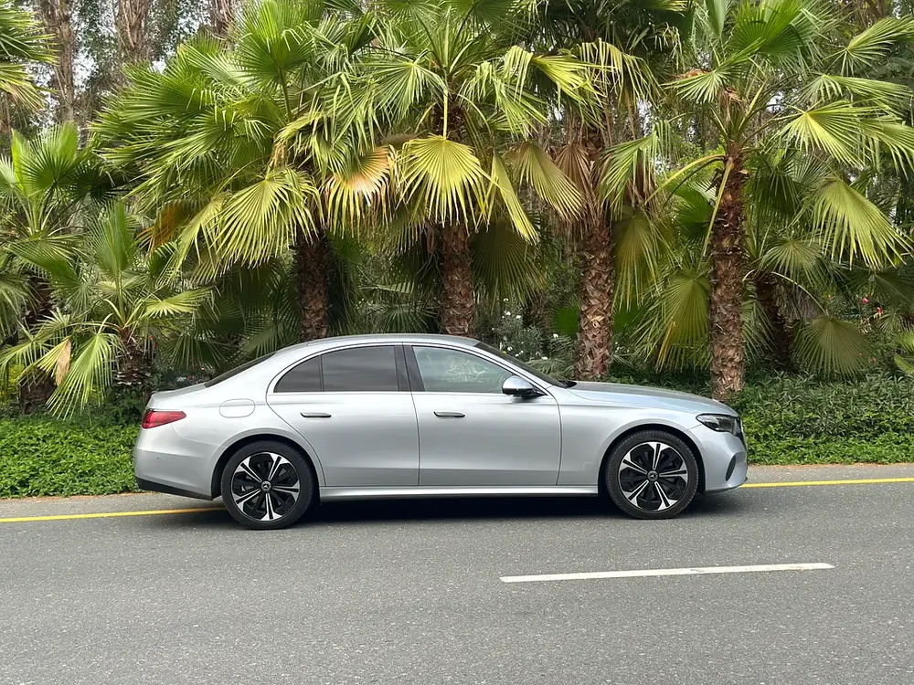 2024 Mercedes-Benz E300de | Plug-in Hybrid (Diesel + Electric) | 308 HP | Excellent Condition - Image 6
