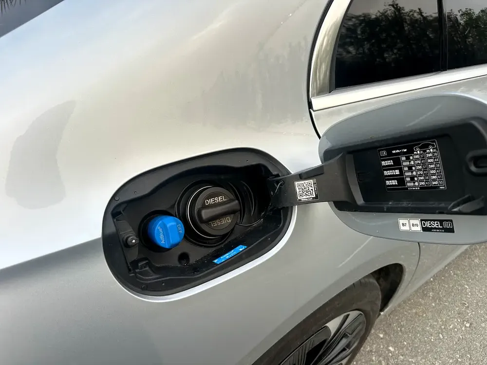 2024 Mercedes-Benz E300de | Plug-in Hybrid (Diesel + Electric) | 308 HP | Excellent Condition - Image 7