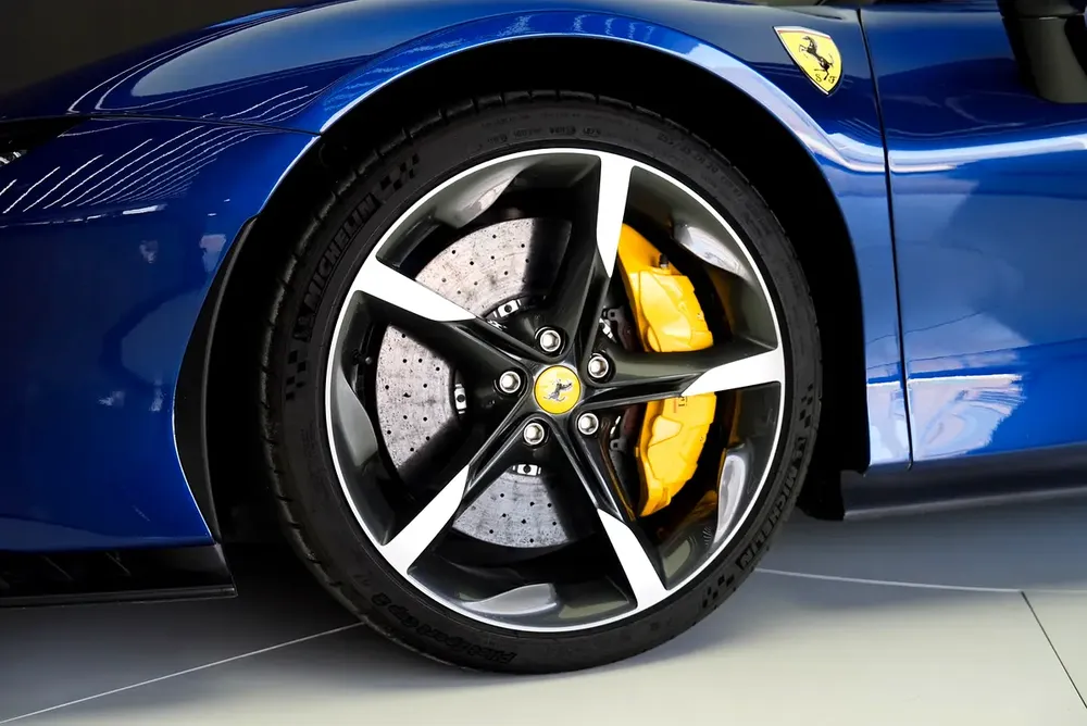 SF90 STRADALE ASSETTO FIORANO - FULL CARBON INTERIOR AND EXTERIOR - SERVICE SEPT 2028 - Image 6
