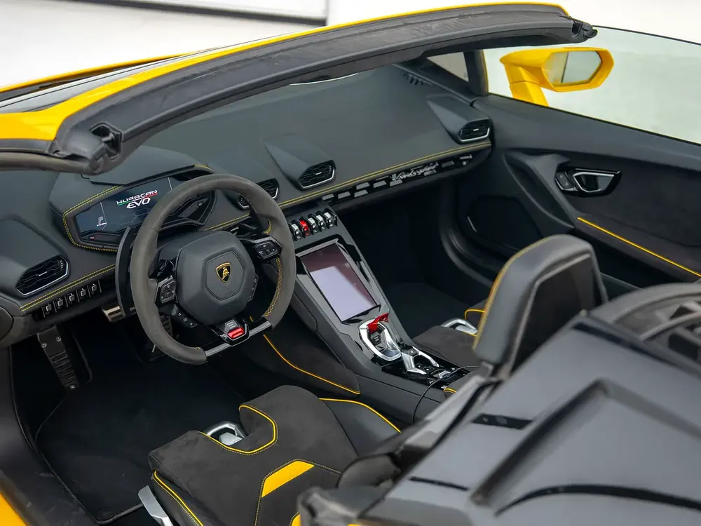 2024 Lamborghini Huracan EVO Spyder | European Specs | 2024 | Excellent Condition| - Image 8