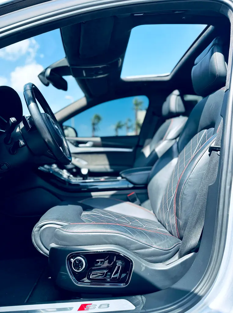 Audi S8 Plus 2016 | 605 HP | GCC | Carbon Trim | Full Option | Rare Spec - Image 13