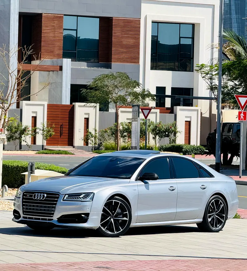 Audi S8 Plus 2016 | 605 HP | GCC | Carbon Trim | Full Option | Rare Spec - Image 4