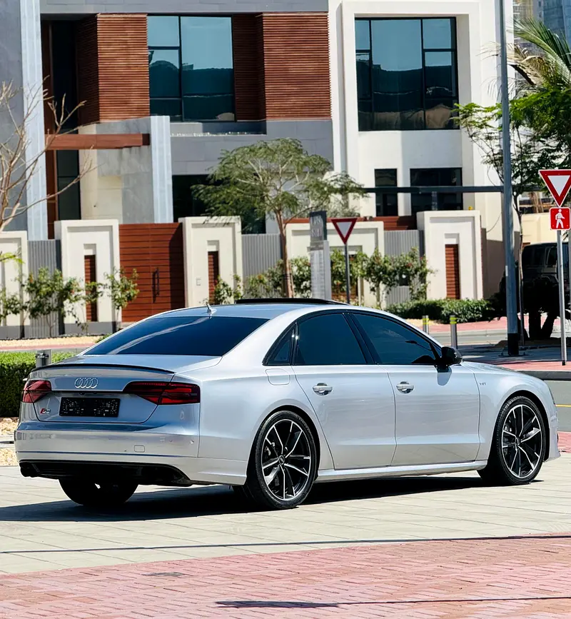 Audi S8 Plus 2016 | 605 HP | GCC | Carbon Trim | Full Option | Rare Spec - Image 7