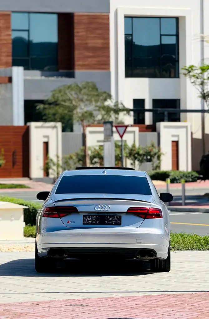 Audi S8 Plus 2016 | 605 HP | GCC | Carbon Trim | Full Option | Rare Spec - Image 8