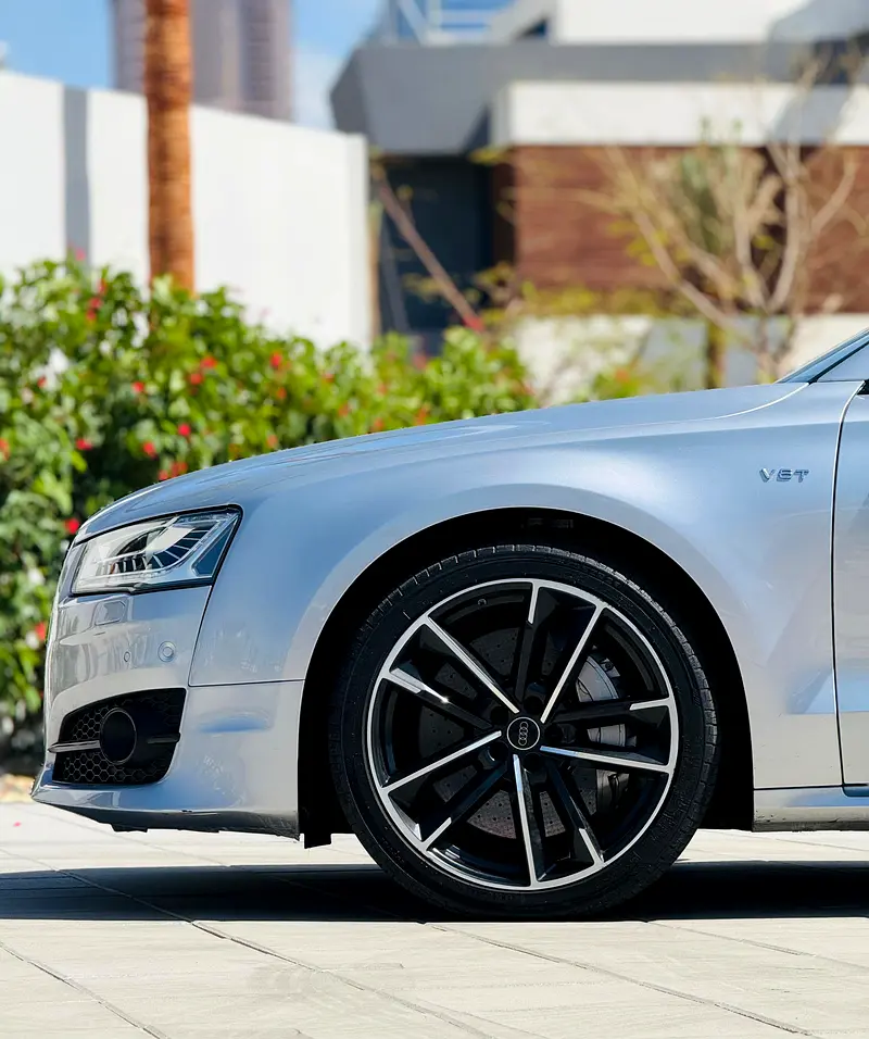 Audi S8 Plus 2016 | 605 HP | GCC | Carbon Trim | Full Option | Rare Spec - Image 9