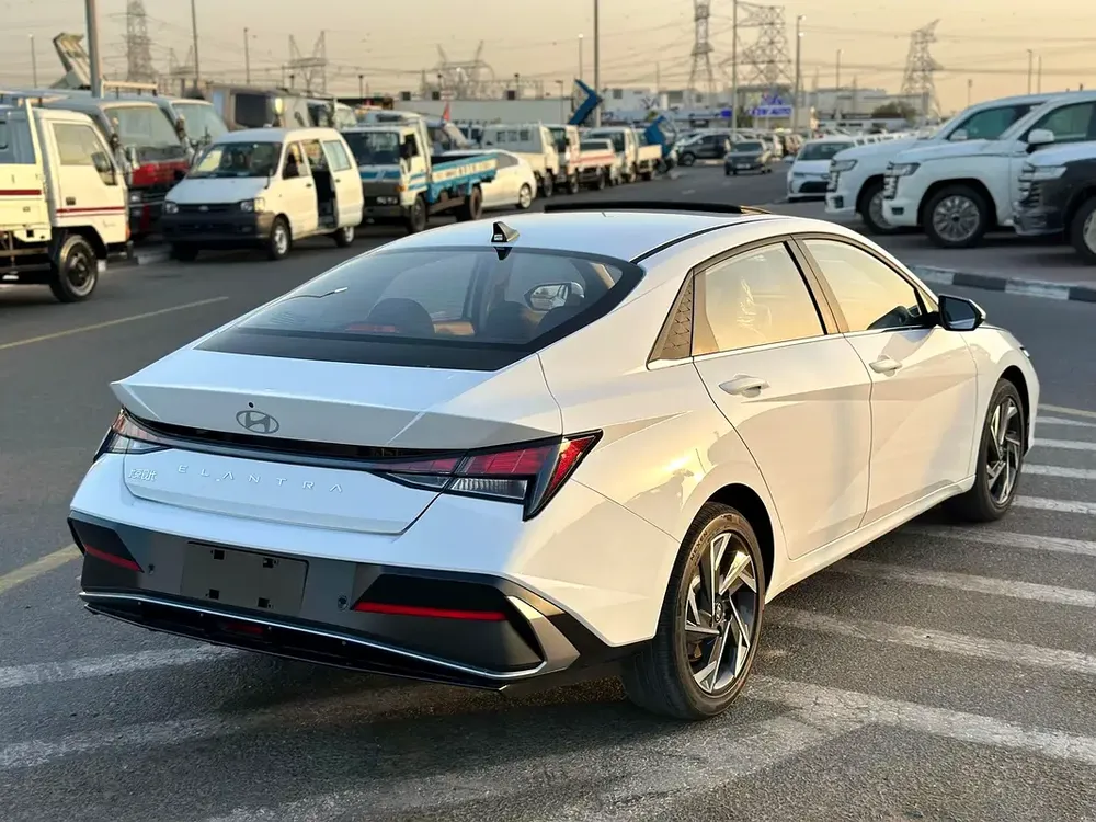 Hyundai Elantra 2025 - Image 4