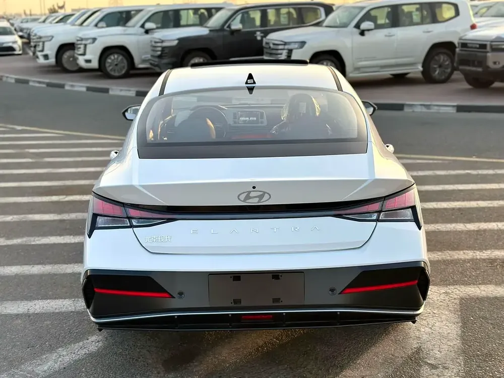 Hyundai Elantra 2025 - Image 5