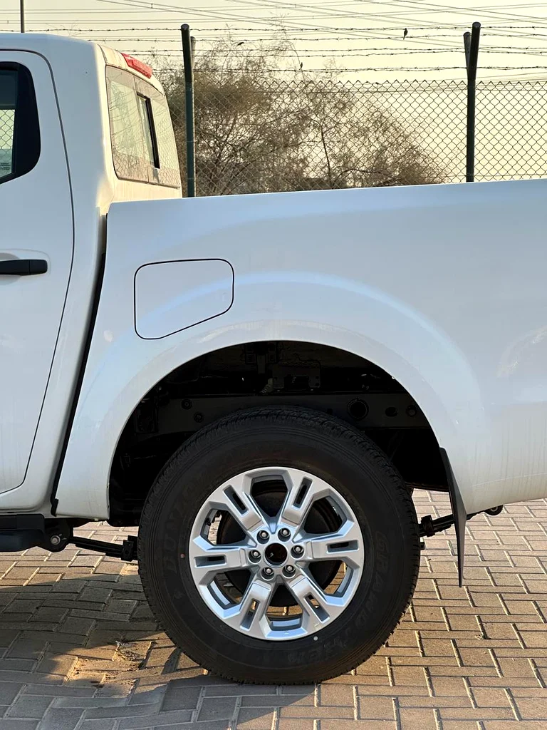 2023 NISSAN NAVARA |   2.5 PETROL SE 4X2 MT DC PLUS  Engine:      2.5i Low Output, 4 Cylin - Image 10