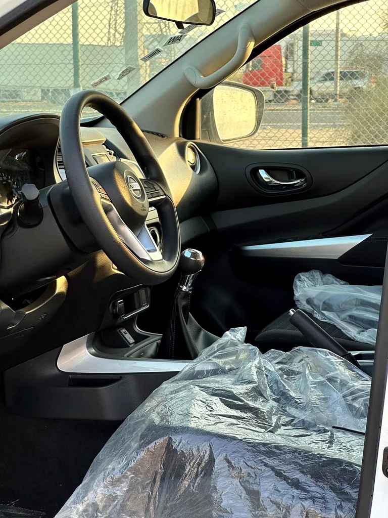 2023 NISSAN NAVARA |   2.5 PETROL SE 4X2 MT DC PLUS  Engine:      2.5i Low Output, 4 Cylin - Image 13