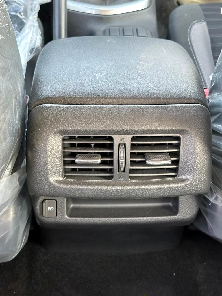 2023 NISSAN NAVARA |   2.5 PETROL SE 4X2 MT DC PLUS  Engine:      2.5i Low Output, 4 Cylin - Image 16
