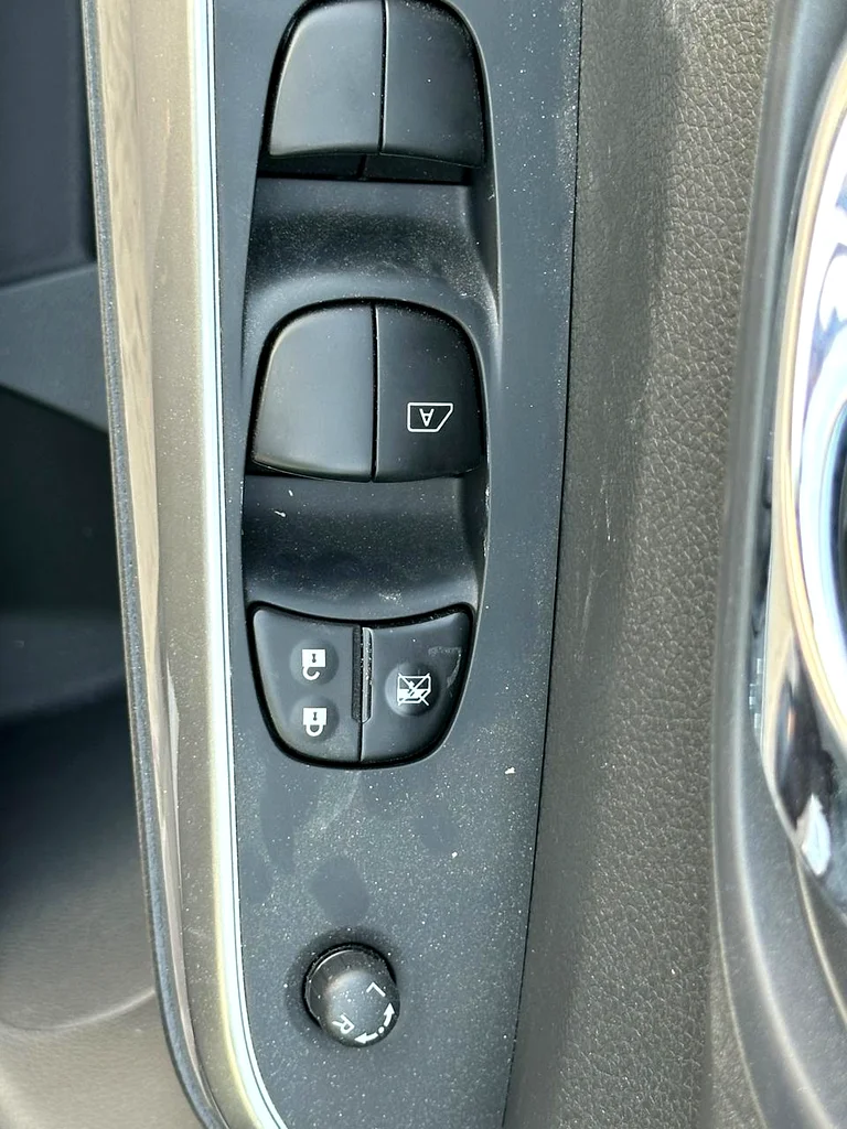 2023 NISSAN NAVARA |   2.5 PETROL SE 4X2 MT DC PLUS  Engine:      2.5i Low Output, 4 Cylin - Image 17