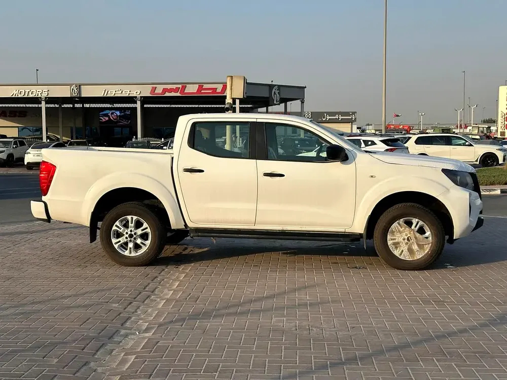 2023 NISSAN NAVARA |   2.5 PETROL SE 4X2 MT DC PLUS  Engine:      2.5i Low Output, 4 Cylin - Image 4