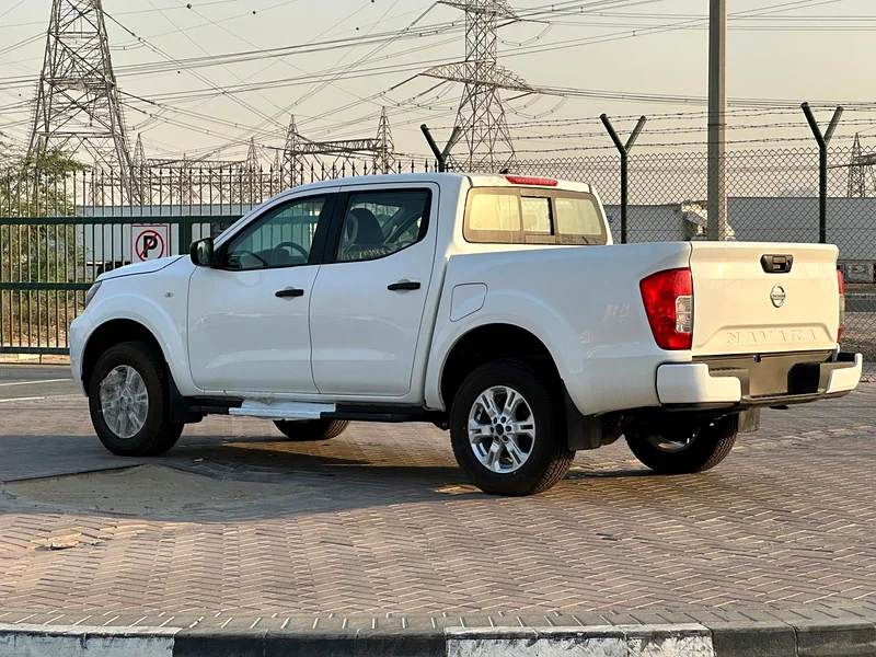 2023 NISSAN NAVARA |   2.5 PETROL SE 4X2 MT DC PLUS  Engine:      2.5i Low Output, 4 Cylin - Image 5