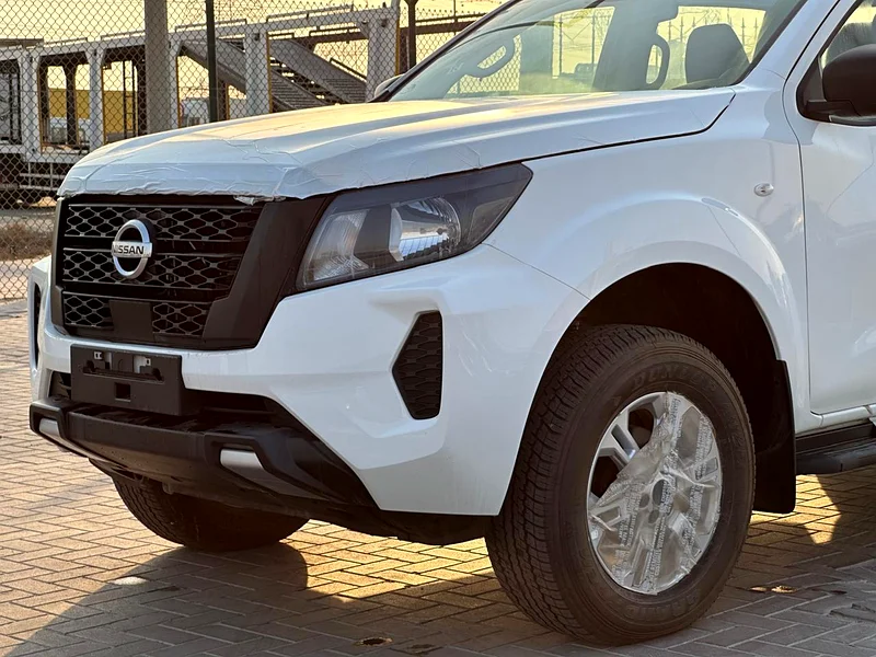 2023 NISSAN NAVARA |   2.5 PETROL SE 4X2 MT DC PLUS  Engine:      2.5i Low Output, 4 Cylin - Image 9