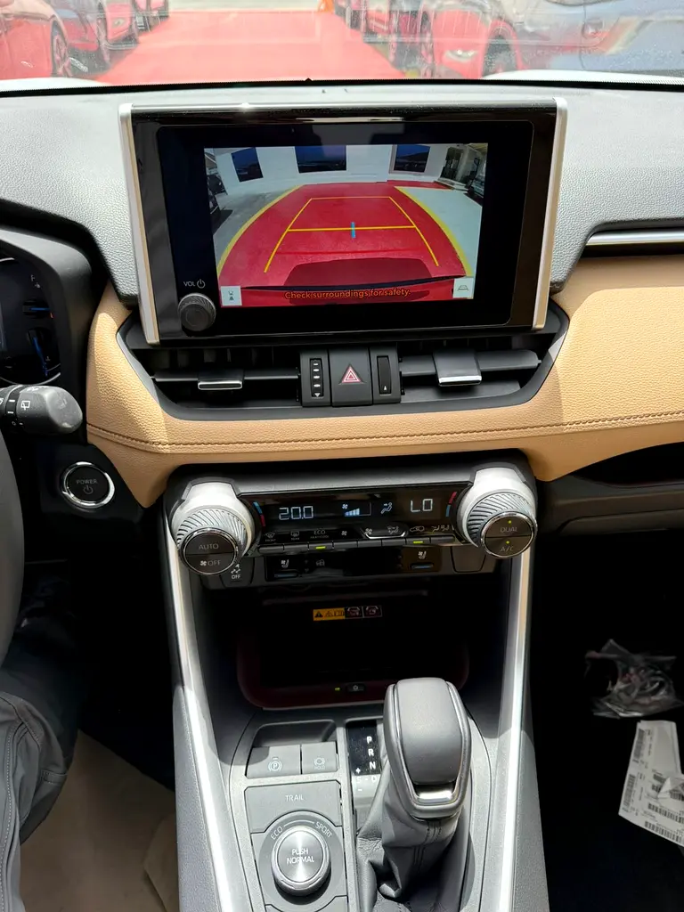 Toyota RAV4 Limited Hybrid 2025 GCC Specs - Brand New - Image 10