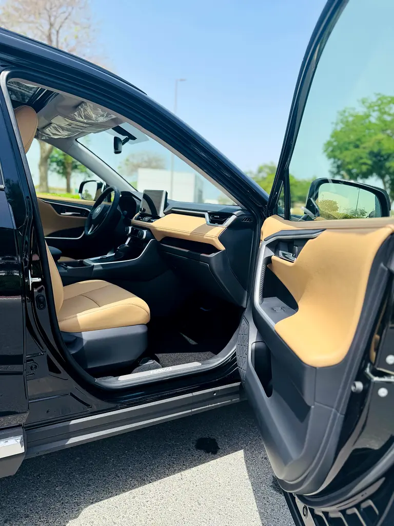 Toyota RAV4 Limited Hybrid 2025 GCC Specs - Brand New - Image 8