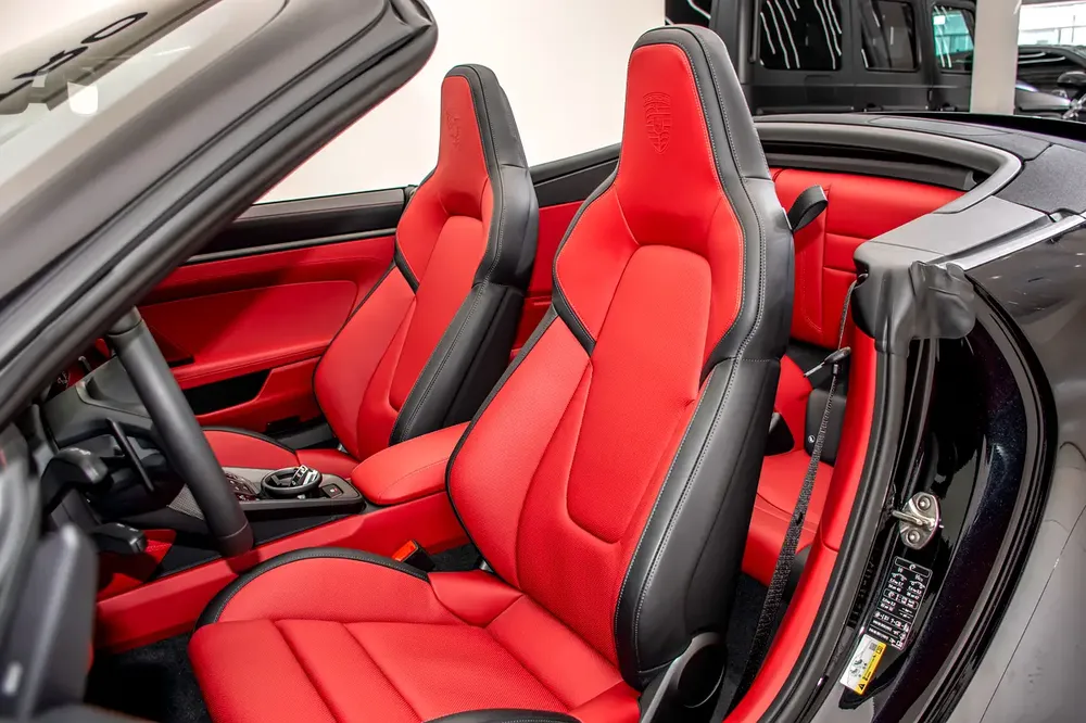 Porsche 992.2 Carrera 4 GTS 2025 - European Specs- Warranty Al Nabooda - Brandnew - Image 12