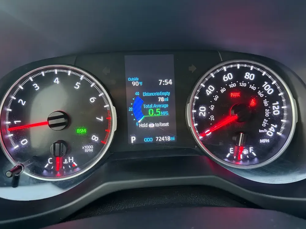 2020 Toyota RAV4 XLE Premium - American Specs - Excellent Condition - Image 12