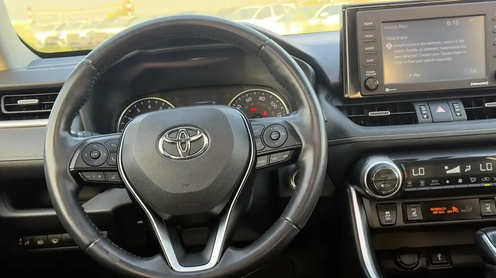2020 Toyota RAV4 XLE Premium - American Specs - Excellent Condition - Image 13