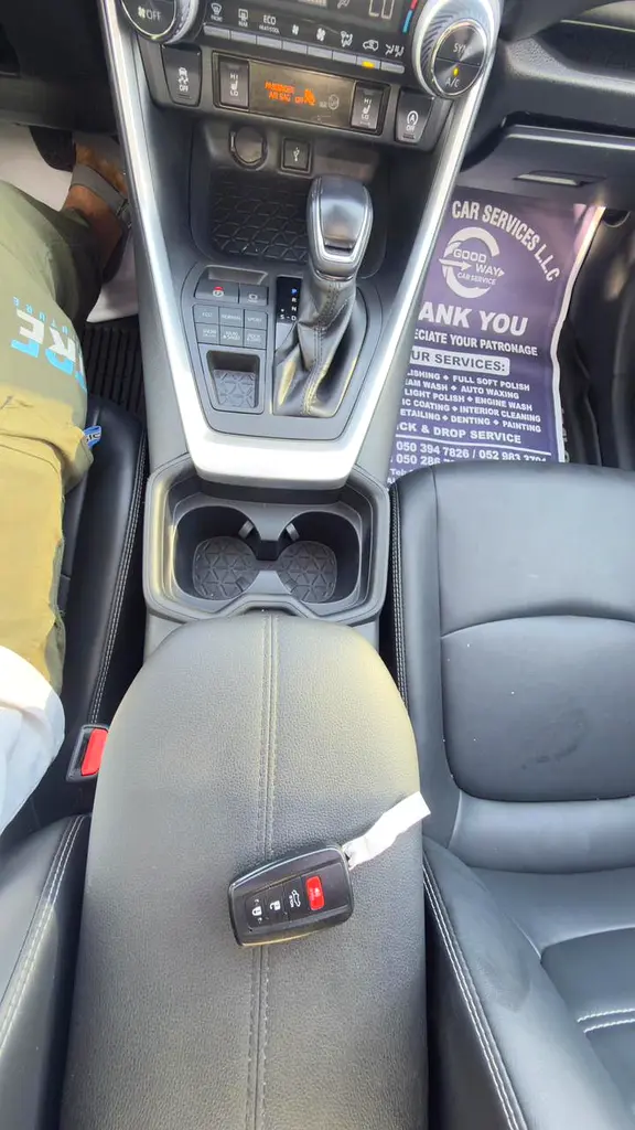 2020 Toyota RAV4 XLE Premium - American Specs - Excellent Condition - Image 14