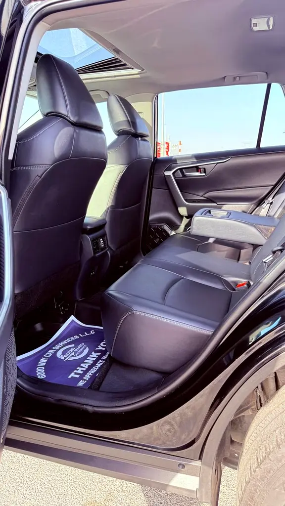 2020 Toyota RAV4 XLE Premium - American Specs - Excellent Condition - Image 15